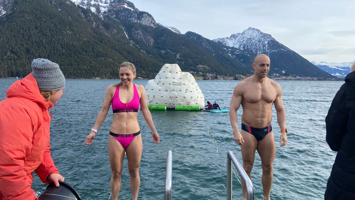 Mit allen Wassern gewaschen: 21. Silvesterschwimmen in Pertisau - Foto: presseportal.de