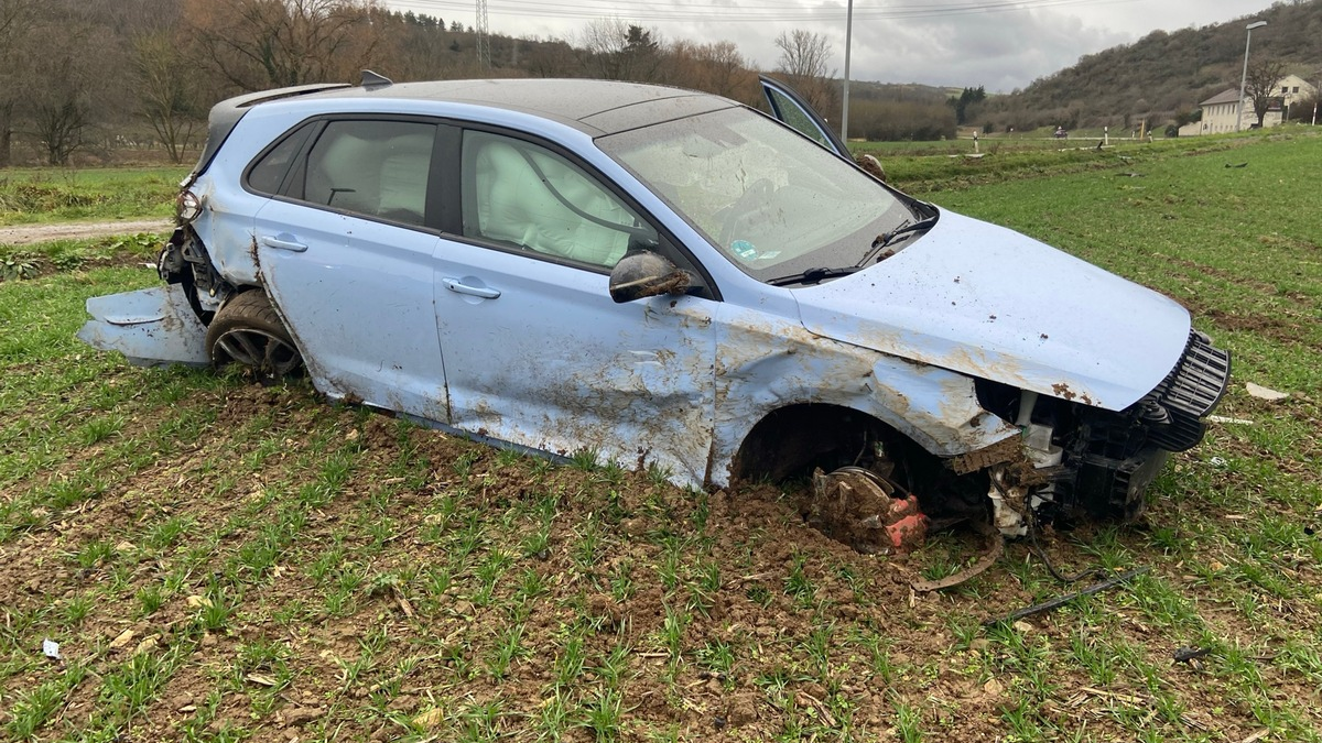 POL-PDNW: Mit Pkw überschlagen - Fahrer leicht verletzt - Foto: presseportal.de