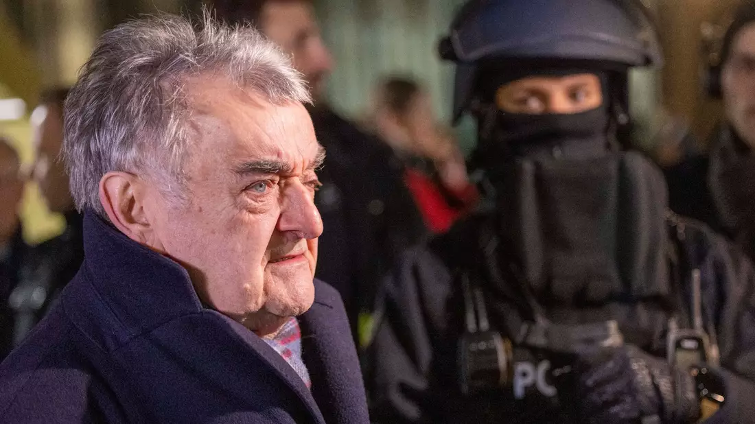 NRW-Innenminister Herbert Reul in Köln: «Ich sage: Feiert! Benehmt euch! Passt auf - und genießt den Übergang ins neue Jahr!» - Bild: Thomas Banneyer/dpa