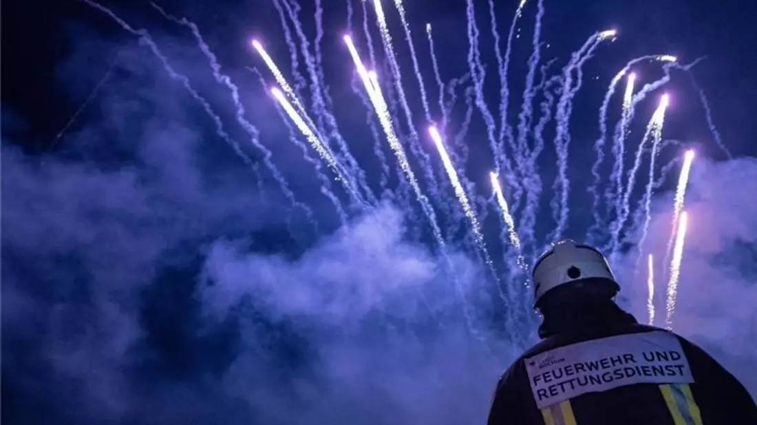 FW-BO: Erste Silvesterbilanz der Feuerwehr Bochum zum Jahreswechsel 2023/2024. - Bild: presseportal.de