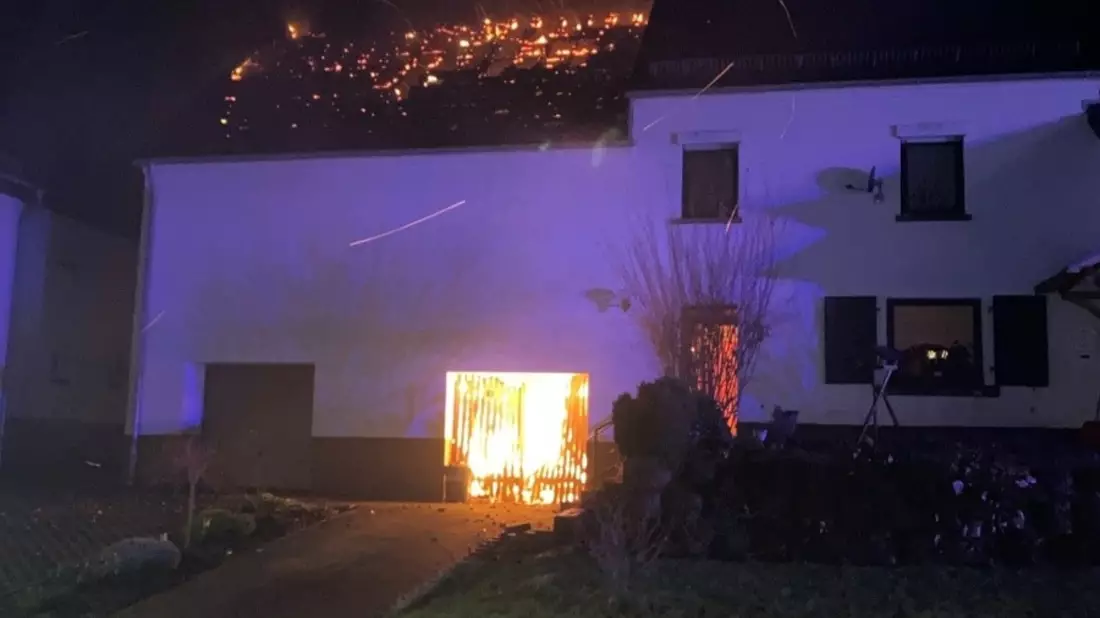 POL-PDTR: Scheunen-/Wohnhausbrand mit Personenschaden in Züsch - Bild: presseportal.de