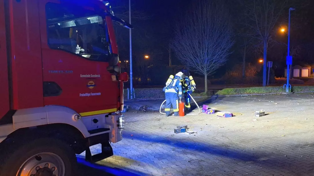 FW Sonsbeck: Müllbrand in der Silvesternacht - Bild: presseportal.de