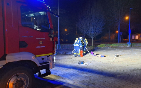 FW Sonsbeck: Müllbrand in der Silvesternacht - Foto: presseportal.de