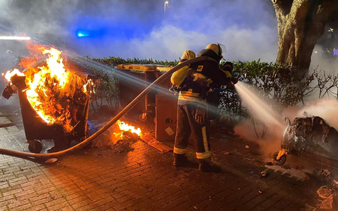 FW Moers: Kellerbrand mit Menschenrettung in der Silvesternacht / Mehrere Kleinbrände im Stadtgebiet - Foto: presseportal.de
