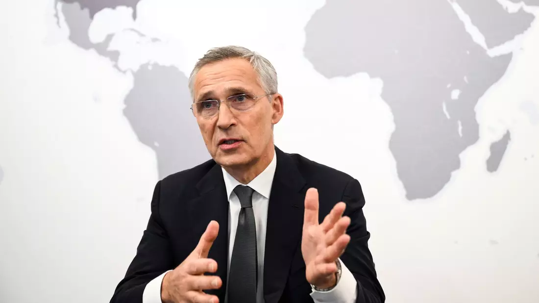 Die Nato-Mitgliedschaft der Türkei wegen der jüngsten Entwicklungen infrage zu stellen, lehnt der Norweger vehement ab. «Die Nato würde eine schwächere Allianz sein, und wir alle würden unsicherer sein ohne die Türkei als Verbündeten», sagt Jens Stoltenberg. - Bild: Federico Gambarini/dpa