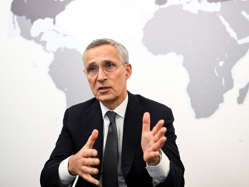 Die Nato-Mitgliedschaft der Türkei wegen der jüngsten Entwicklungen infrage zu stellen, lehnt der Norweger vehement ab. «Die Nato würde eine schwächere Allianz sein, und wir alle würden unsicherer sein ohne die Türkei als Verbündeten», sagt Jens Stoltenberg. - Foto: Federico Gambarini/dpa