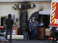 Einsatzkräfte arbeiten am Brandort in Graz. - Foto: Erwin Scheriau/APA/dpa