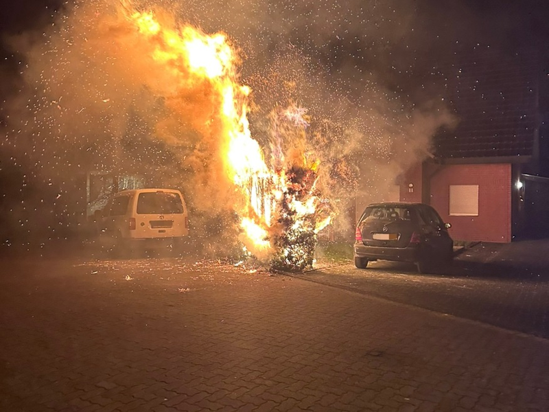 FW-DT: Kleinbrände in der Silvesternacht - Foto: presseportal.de