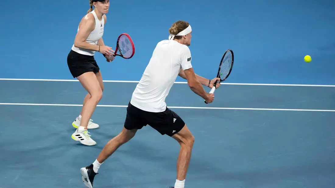 Angelique Kerber und Alexander Zverev verloren knapp das entscheidende Doppel. - Bild: Rick Rycroft/AP/dpa