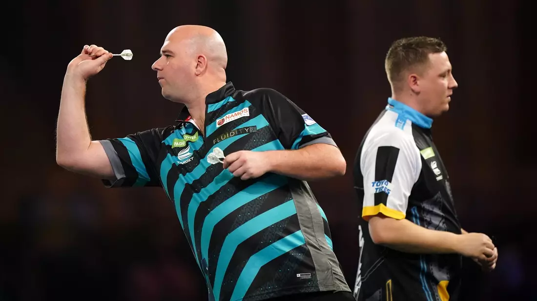 Der Engländer Rob Cross bei der Darts-WM. - Bild: Zac Goodwin/PA Wire/dpa