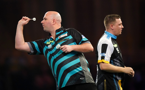 Der Engländer Rob Cross bei der Darts-WM. - Foto: Zac Goodwin/PA Wire/dpa