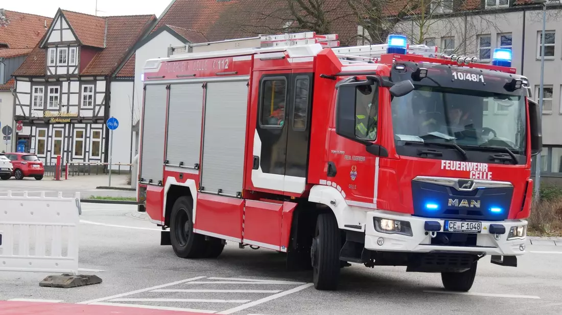 FW Celle: Hochwassereinsätze am 01.01.2024 (Neujahr) - 13. Lagemeldung / Person aus Überschwemmungsgebiet gerettet! Stand: 01.01.2024 um 18:00 Uhr - Bild: presseportal.de