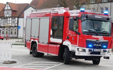 FW Celle: Hochwassereinsätze am 01.01.2024 (Neujahr) - 13. Lagemeldung / Person aus Überschwemmungsgebiet gerettet! Stand: 01.01.2024 um 18:00 Uhr - Foto: presseportal.de FW Celle: Hochwassereinsätze am 01.01.2024 (Neujahr) - 13. Lagemeldung / Person aus Überschwemmungsgebiet gerettet! Stand: 01.01.2024 um 18:00 Uhr - Foto: presseportal.de