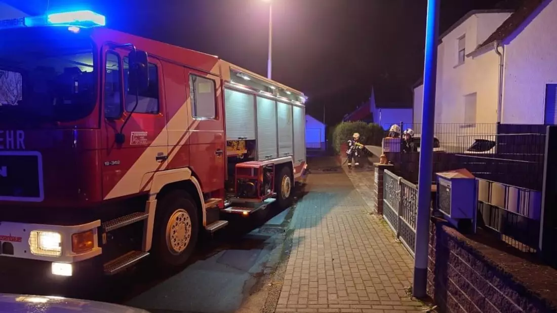 Feuerwehr MTK: Silvesterbilanz der Feuerwehren im Main-Taunus-Kreis: Kleinbrände und eine gewalttätige Auseinandersetzung - Bild: presseportal.de