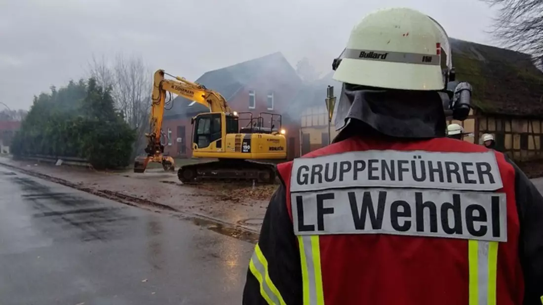 FFW Schiffdorf: Ruhige Silvesternacht - Großfeuer am Morgen - Bild: presseportal.de