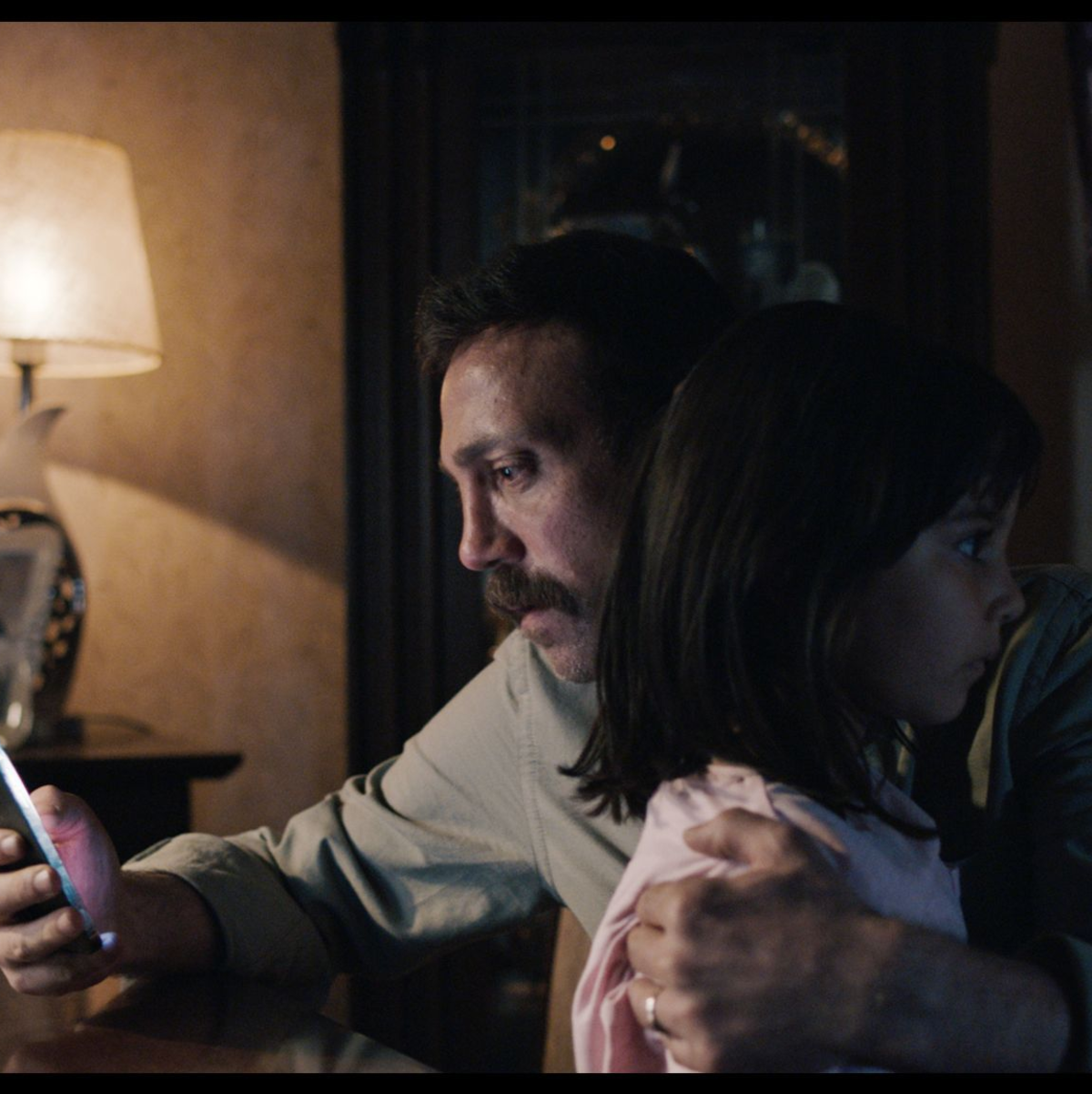 Zafer (Ahmet Varli) mit seiner Tochter Melek (Cagla Yurga). - Foto: missingFilms/dpa