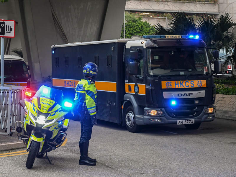 Verleger Jimmy Lai muss sich seit dem 18. Dezember vor dem Gericht im Hongkonger Stadtteil West Kowloon verantworten. - Foto: Billy H.C. Kwok/AP