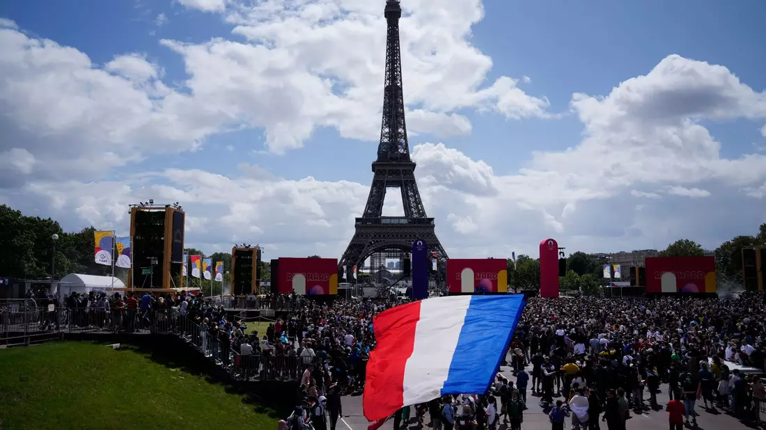 Olympia-Stadt: Paris wird 2024 eines des Top-Reiseziele. - Bild: Francois Mori/AP/dpa