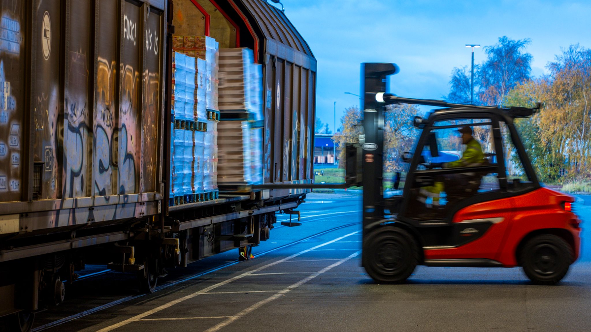 Mehr Menschen in Deutschland arbeiten - und zwar so viele wie seit der Wiedervereinigung nicht. - Foto: Jens Büttner/dpa