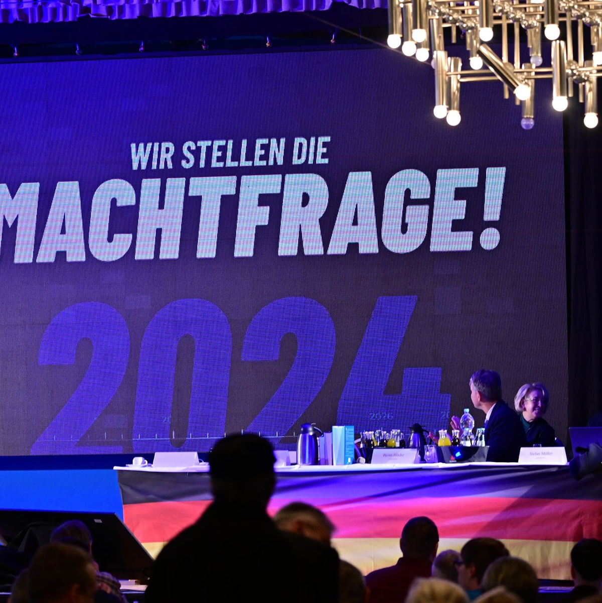 „Wir stellen die Machtfrage! 2024“ hieß es im November beim Landesparteitag der AfD. - Foto: Martin Schutt/dpa