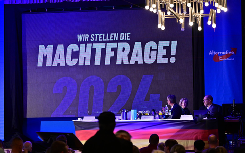 „Wir stellen die Machtfrage! 2024“ hieß es im November beim Landesparteitag der AfD. - Foto: Martin Schutt/dpa