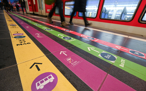 Die Riedbahn zwischen Frankfurt und Mannheim ist bis zum 22. Januar 2024 gesperrt. Reisende müssen auf Busse ausweichen. - Foto: Arne Dedert/dpa