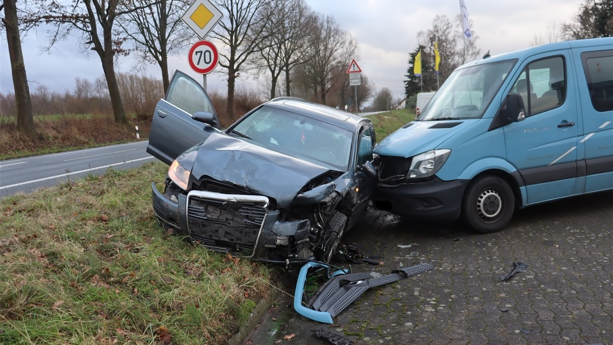 POL-HF: Müdigkeit als Unfallursache- Mehrere Fahrzeuge beschädigt - Foto: presseportal.de