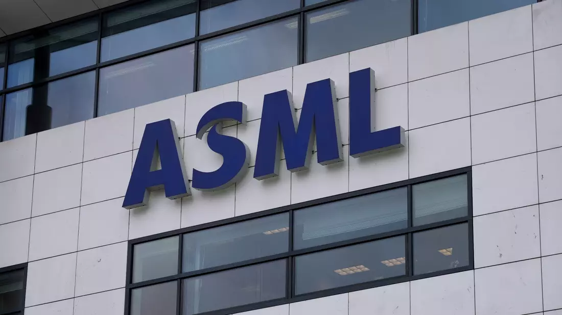 ASML hat ein Quasi-Monopol im Bereich fortschrittlicher Belichtungssysteme. - Bild: Peter Dejong/AP/dpa
