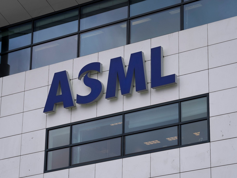 ASML hat ein Quasi-Monopol im Bereich fortschrittlicher Belichtungssysteme. - Foto: Peter Dejong/AP/dpa