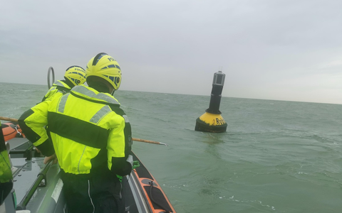 BPOL-CUX: Bundespolizei See sichert Schifffahrtshindernis vor Helgoland - Foto: presseportal.de