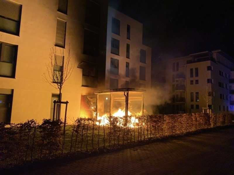 POL-SN: Sachschaden an Wohnhaus nach Brand von Müllcontainern - Foto: presseportal.de