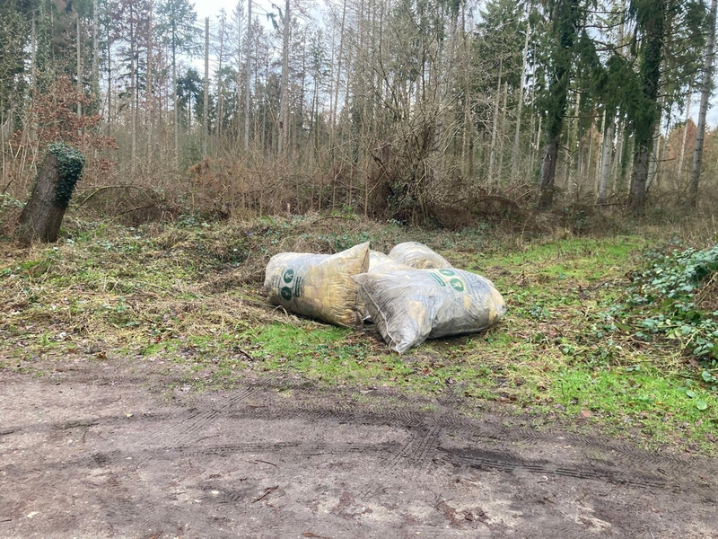 POL-HL: HL-Kücknitz / Polizei ermittelt nach unerlaubter Müllentsorgung - Foto: presseportal.de