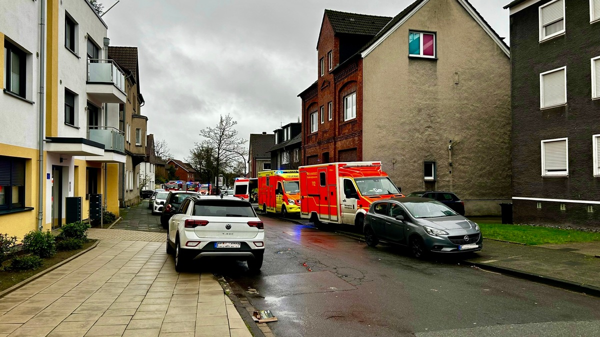 FW-RE: Wohnungsbrand - zwei verletzte Personen - Massenanfall von Verletzten ausgelöst - Foto: presseportal.de