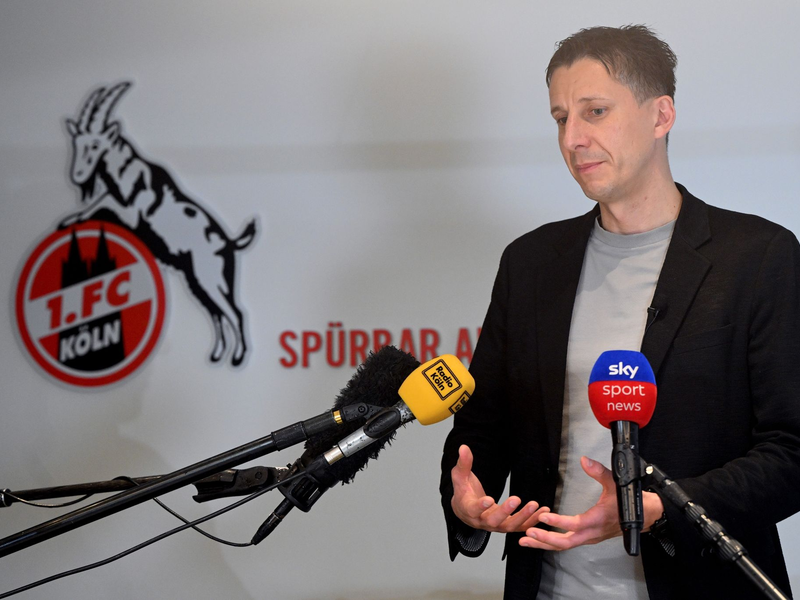 Köln-Manager Christian Keller spricht sich nach den Spielunterbrechungen für Straffreiheit aus. - Foto: Federico Gambarini/dpa