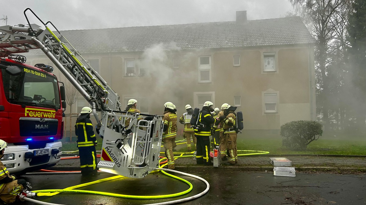 FW-RE: Wohnungsbrand - zwei Hunde und drei Katzen betroffen - eine verletzte Person - Foto: presseportal.de