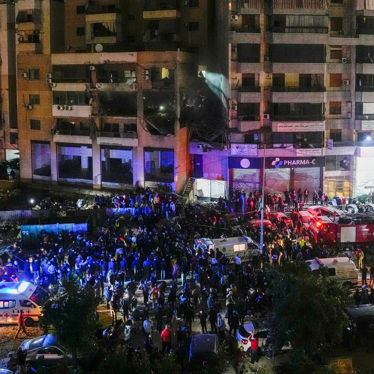 In der libanesischen Hauptstadt Beirut gab es am Abend eine Explosion. - Foto: Hassan Ammar/AP/dpa