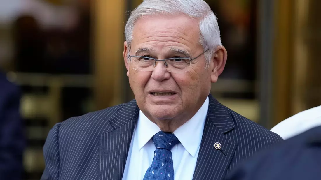 US-Senator Bob Menendez hatte mit Blick auf die erste Fassung der Anklageschrift auf nicht schuldig plädiert. - Bild: Seth Wenig/AP/dpa