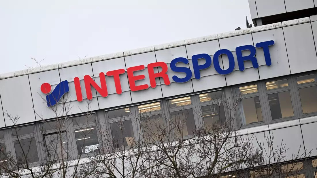 Intersport hofft 2024 auf gute Geschäfte. - Bild: Bernd Weißbrod/dpa