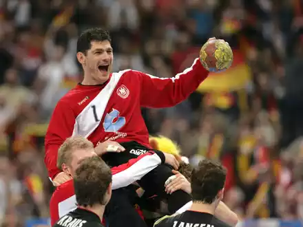 Sieht die DHB-Auswahl auf der Torhüterposition sehr gut aufgestellt: Ex-Weltmeister Henning Fritz. - Foto: Oliver Berg/dpa