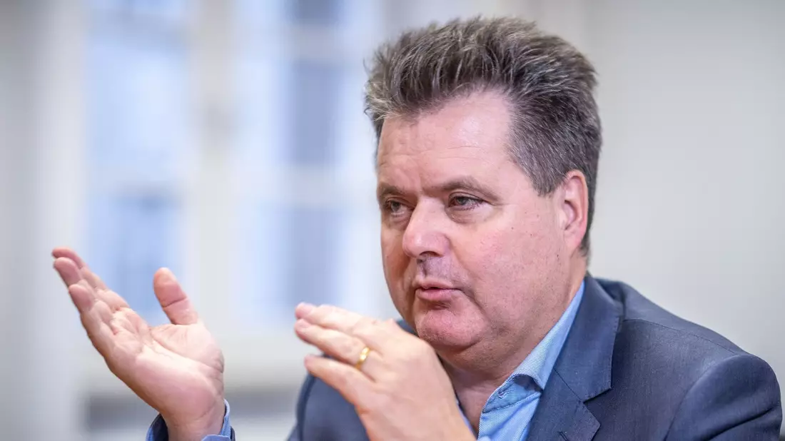«Menschen mit Behinderungen sind im Grunde die Avantgarde einer älter werdenden Gesellschaft, wenn man so will», sagt Jürgen Dusel. - Bild: Michael Kappeler/dpa
