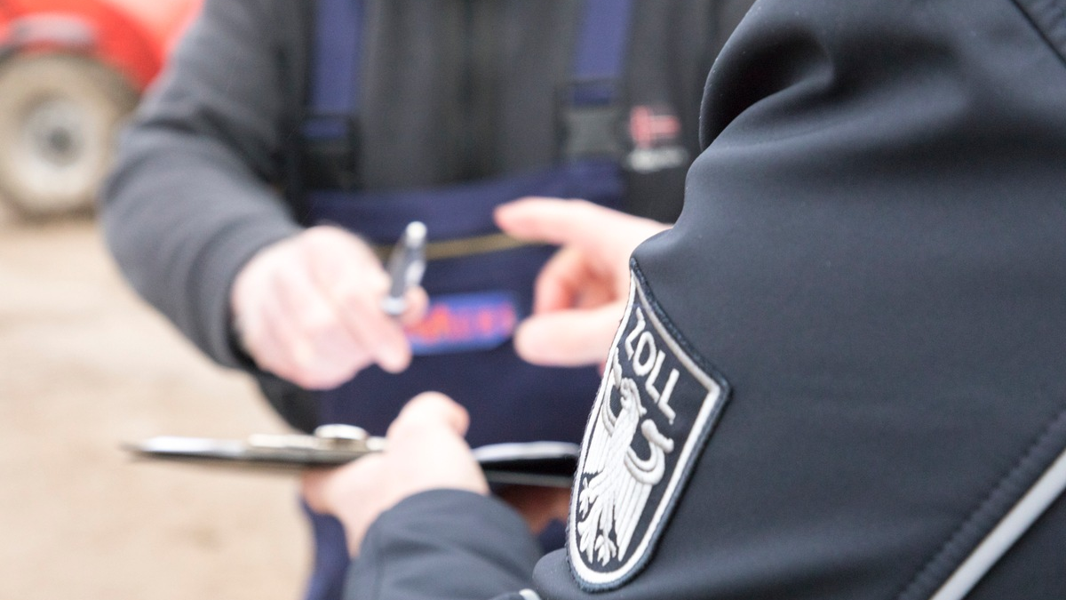 HZA-N: Schwarzarbeit an der Tankstelle: Nürnberger Zoll erwirkt Geldstrafen - Foto: Zoll, presseportal.de