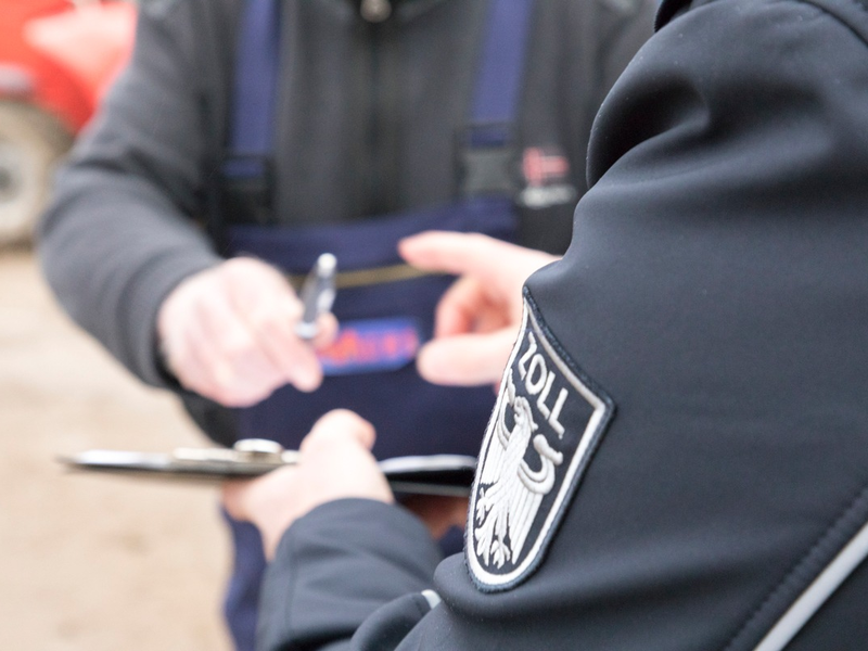 HZA-N: Schwarzarbeit an der Tankstelle: Nürnberger Zoll erwirkt Geldstrafen - Foto: Zoll, presseportal.de
