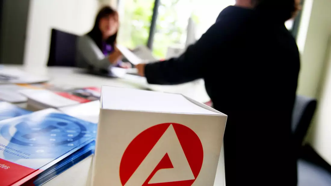 Die Arbeitslosigkeit ist zum Jahresende leicht gestiegen. - Bild: Oliver Berg/dpa