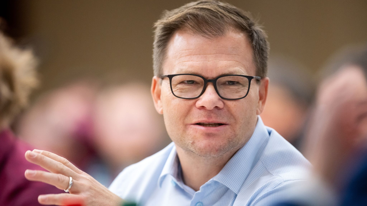 Hält gar nichts von einem AfD-Verbotsverfahren: Carsten Schneider, Beauftragter der Bundesregierung für Ostdeutschland. - Foto: Michael Reichel/dpa