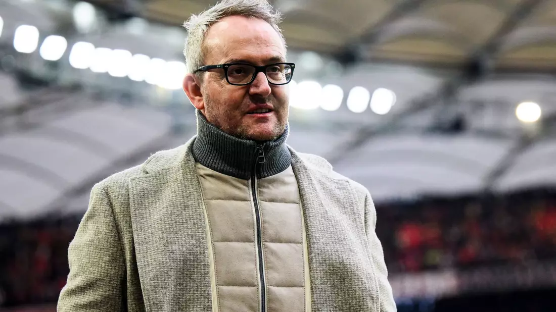 VfB-Boss Alexander Wehrle ist sich sicher: Coming-outs aktiver Fußballprofis werden kommen. - Bild: Tom Weller/dpa
