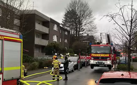 FW-HAAN: Rauch breitet sich in Kellern dreier Mehrfamilienhäuser aus - Foto: presseportal.de