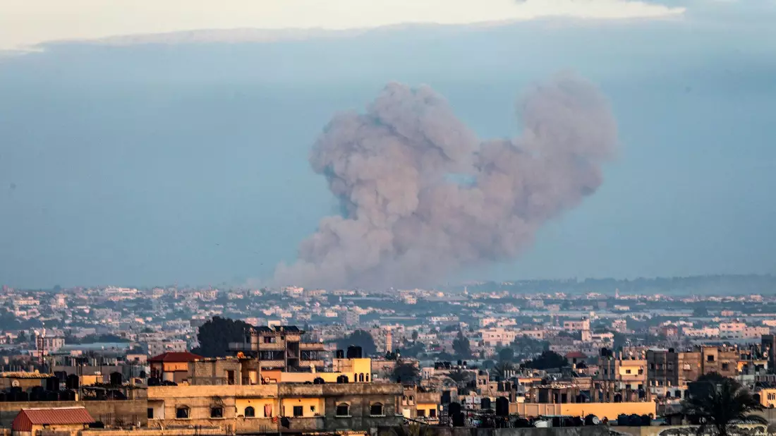 Das israelische Militär fliegt weiter Luftangriffe auf den Gaza-Streifen. - Bild: Abed Rahim Khatib/dpa