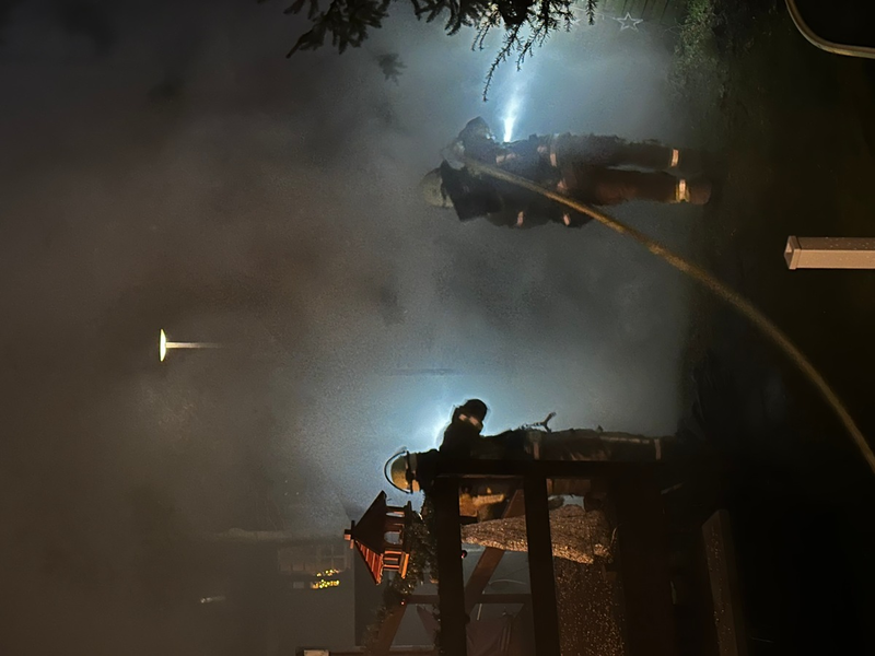 FW Menden: Gartenhaus brennt vollständig aus - Foto: presseportal.de