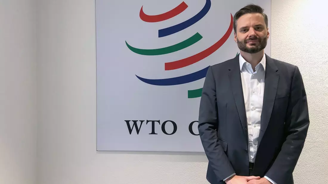 «Wir sehen erste Anzeichen dafür, dass es eine Reorientierung des Handels anhand geopolitischer Einflusssphären gibt», sagt Ralph Ossa, Chefökonom der Welthandelsorganisation (WTO). - Bild: Christiane Oelrich/dpa