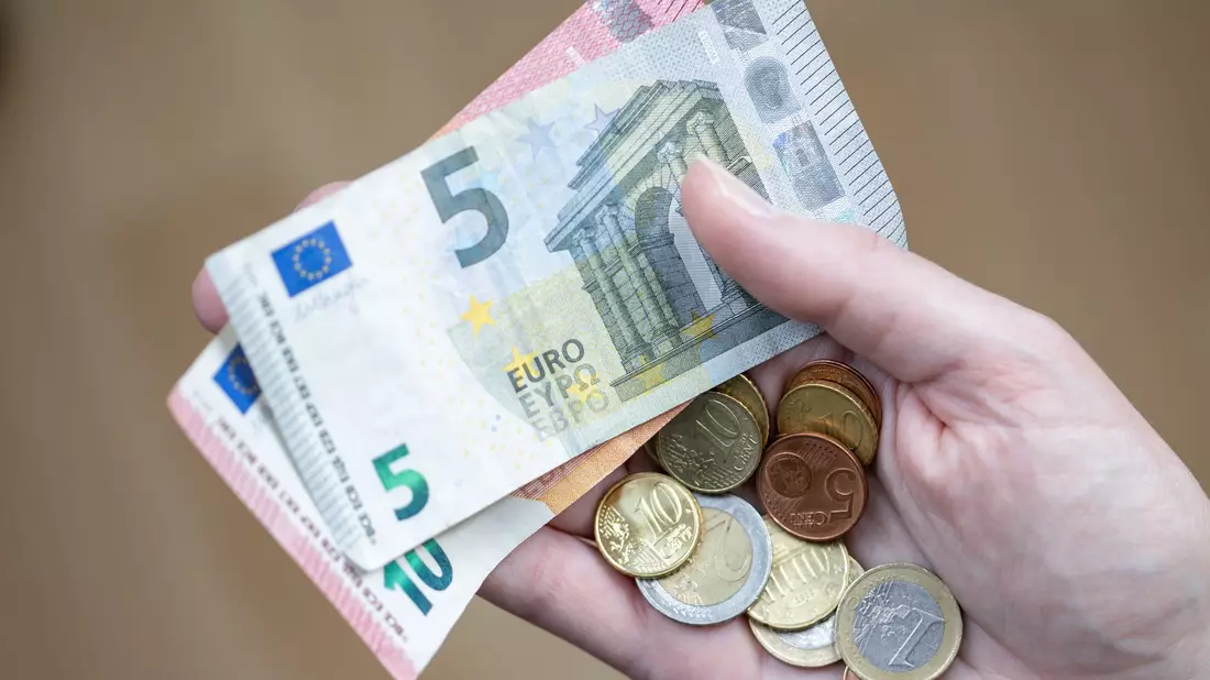 Die Inflationsrate in Deutschland sinkt weiter (Symbolbild). - Bild: Daniel Karmann/dpa